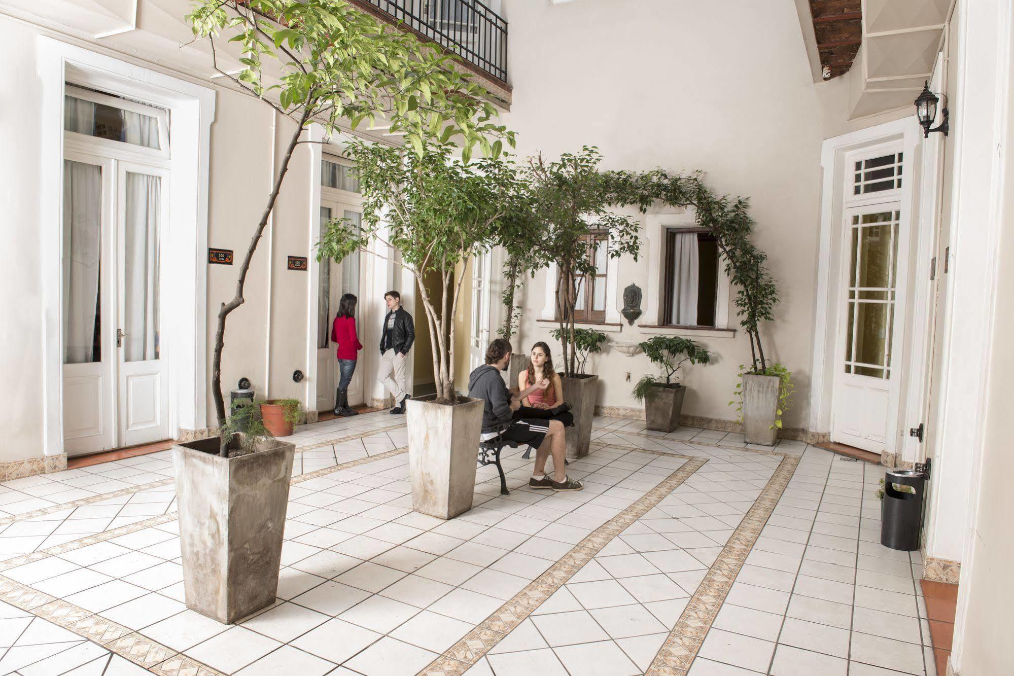 Milhouse Hostel Hipo بوينس آيرس المظهر الخارجي الصورة