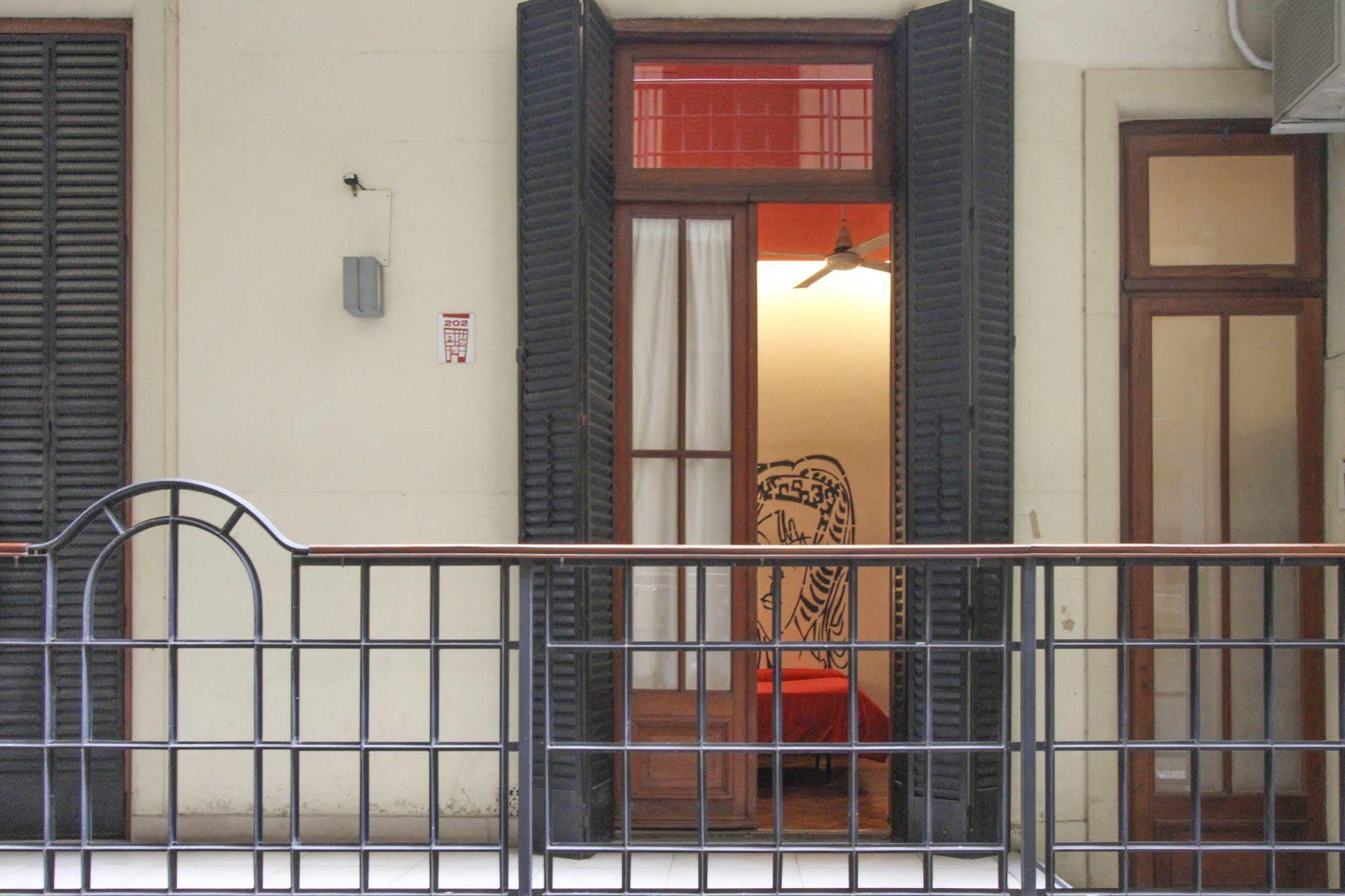 Milhouse Hostel Hipo بوينس آيرس المظهر الخارجي الصورة