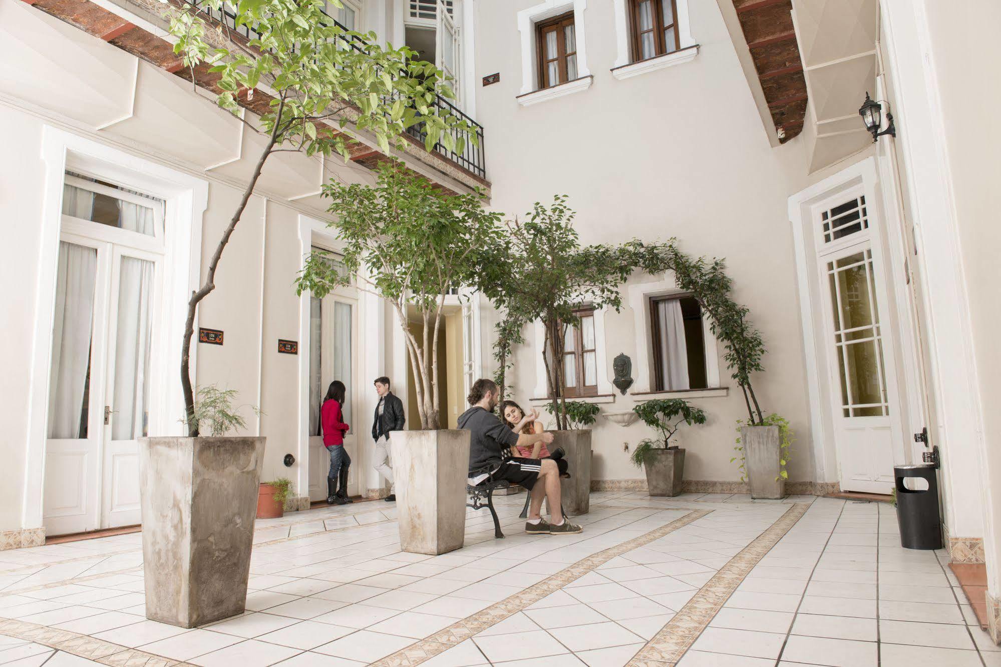 Milhouse Hostel Hipo بوينس آيرس المظهر الخارجي الصورة